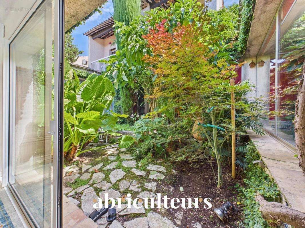 Maison familiale 5 chambres avec piscine et jardin en vente La Colle-sur-Loup (06480) - photo 17