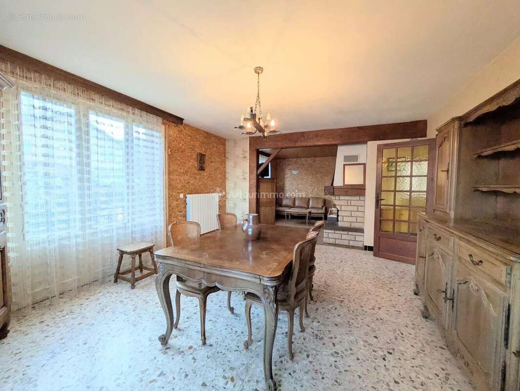 Maison à NEUFCHATEAU