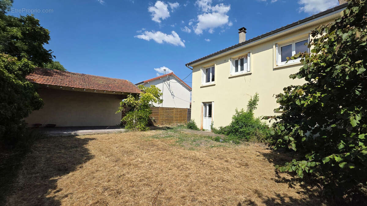 PONT-DU-CHÂTEAU / Maison individuelle de ville avec jardin, terrasse couverte et garage ! - photo 3