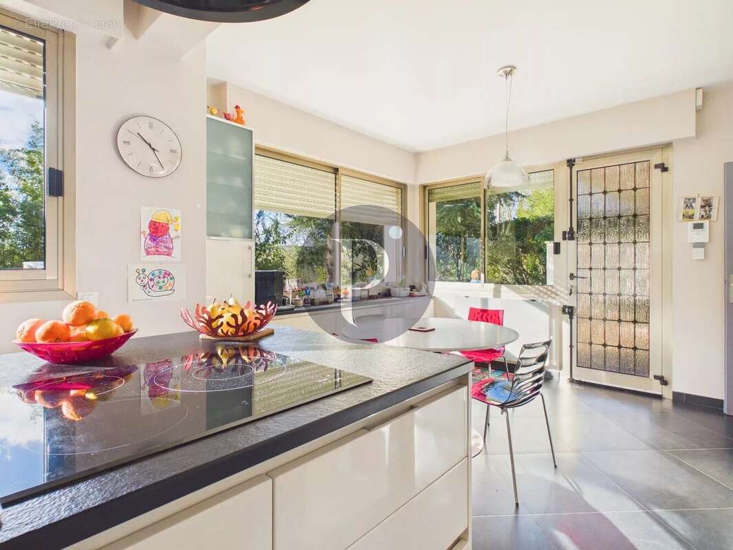 Maison à VERRIERES-LE-BUISSON