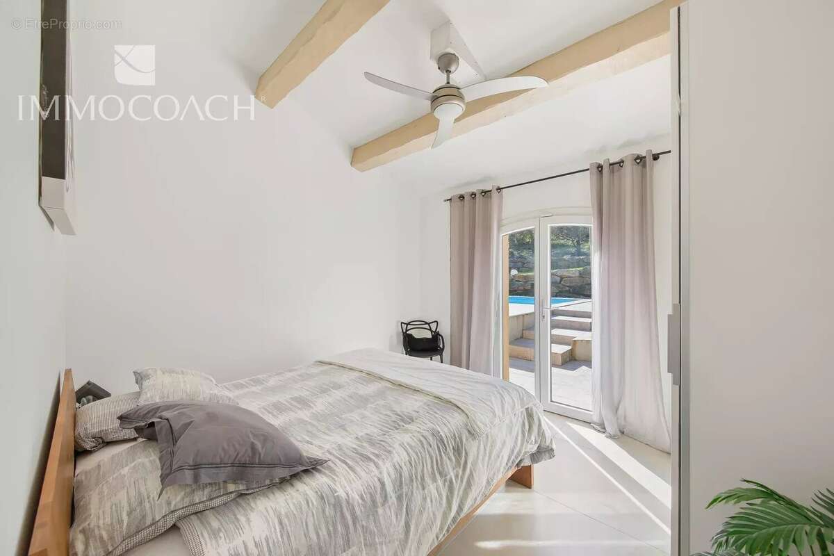 Maison à CARQUEIRANNE