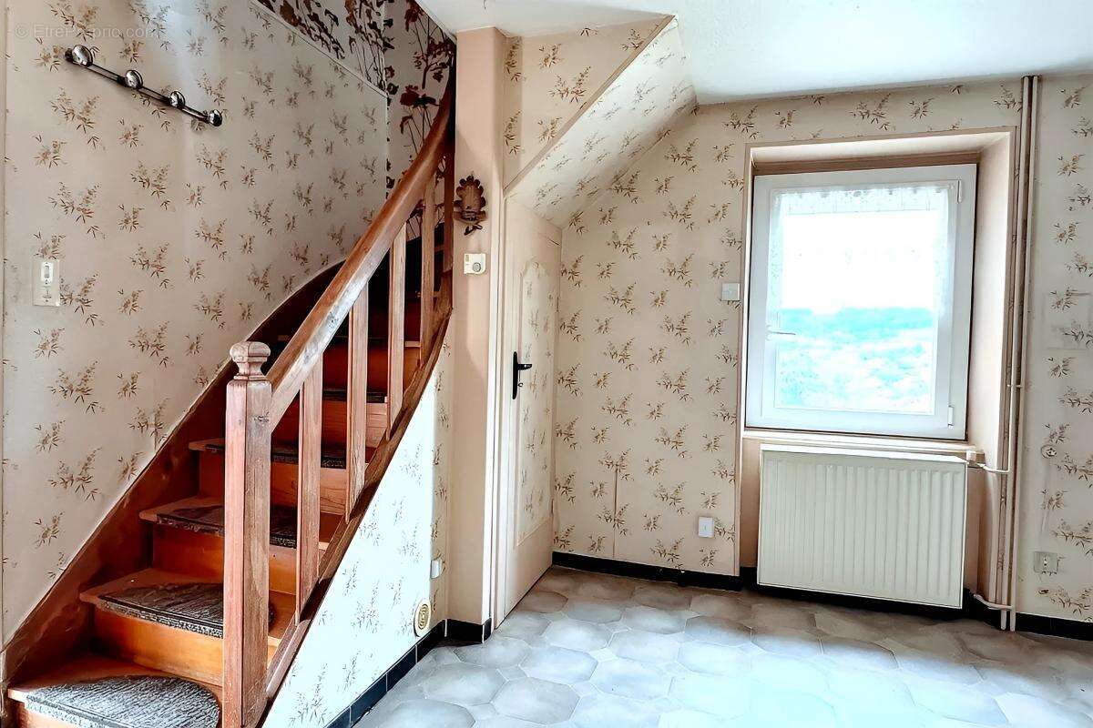 Maison à COURS-LA-VILLE