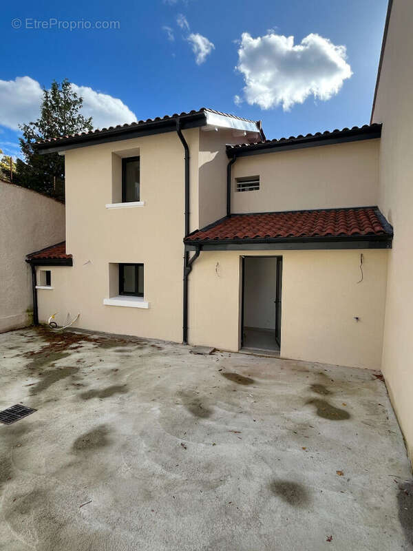 Maison à PONT-EVEQUE