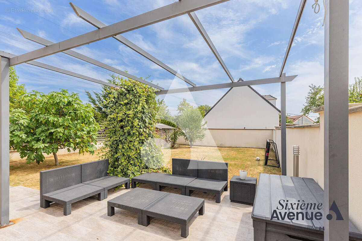 Maison 5 Chambres Saint Germain Les Arpajon 147 m² - photo 2