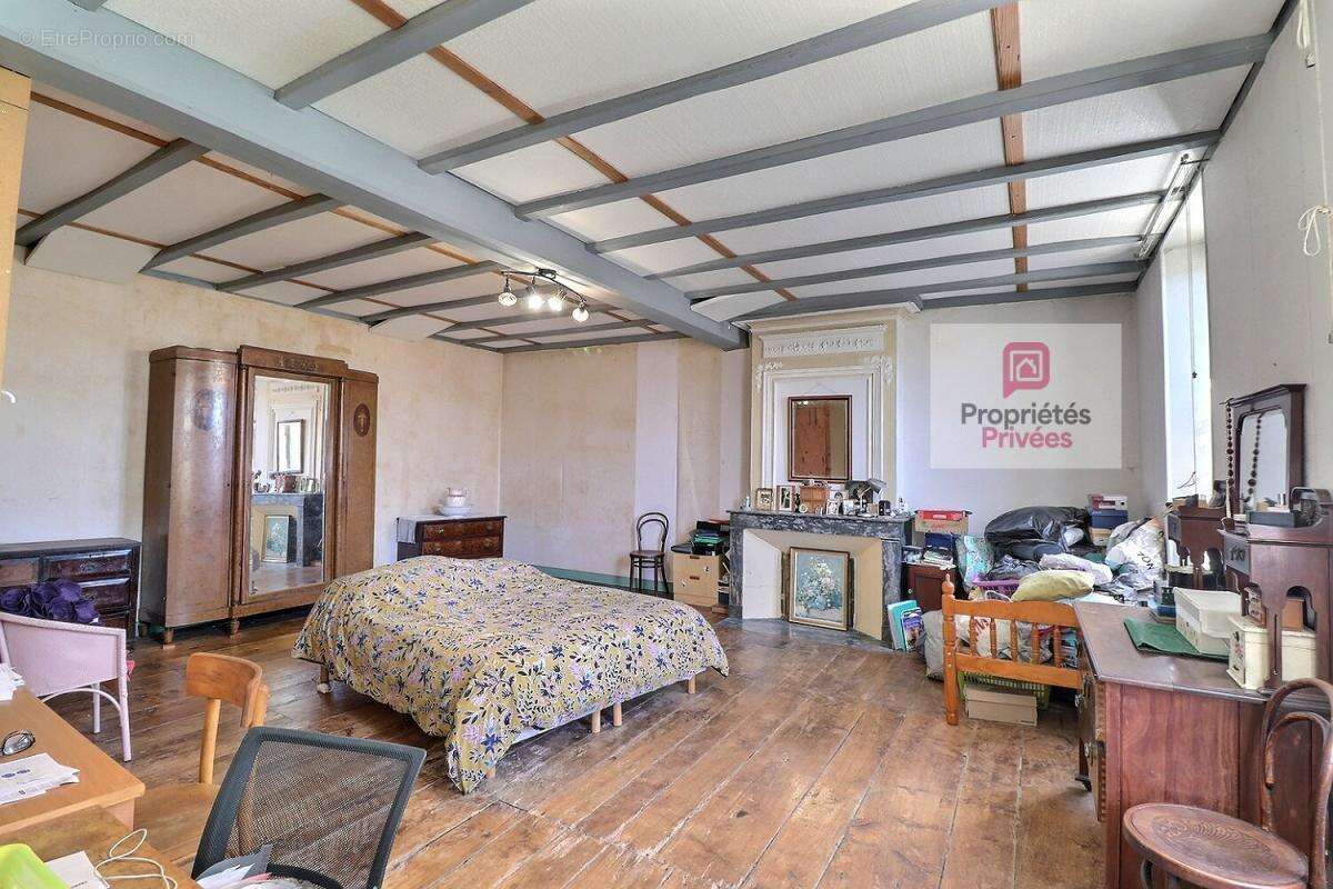 Grande maison de bourg de 193 m2 - 1 logement indépendant avec nombreuses et grandes dépendances - photo 8