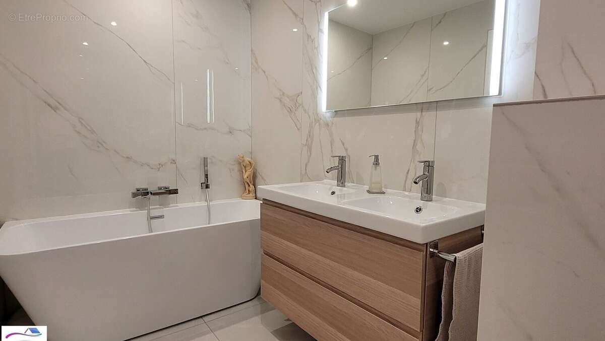 Appartement à MANDELIEU-LA-NAPOULE