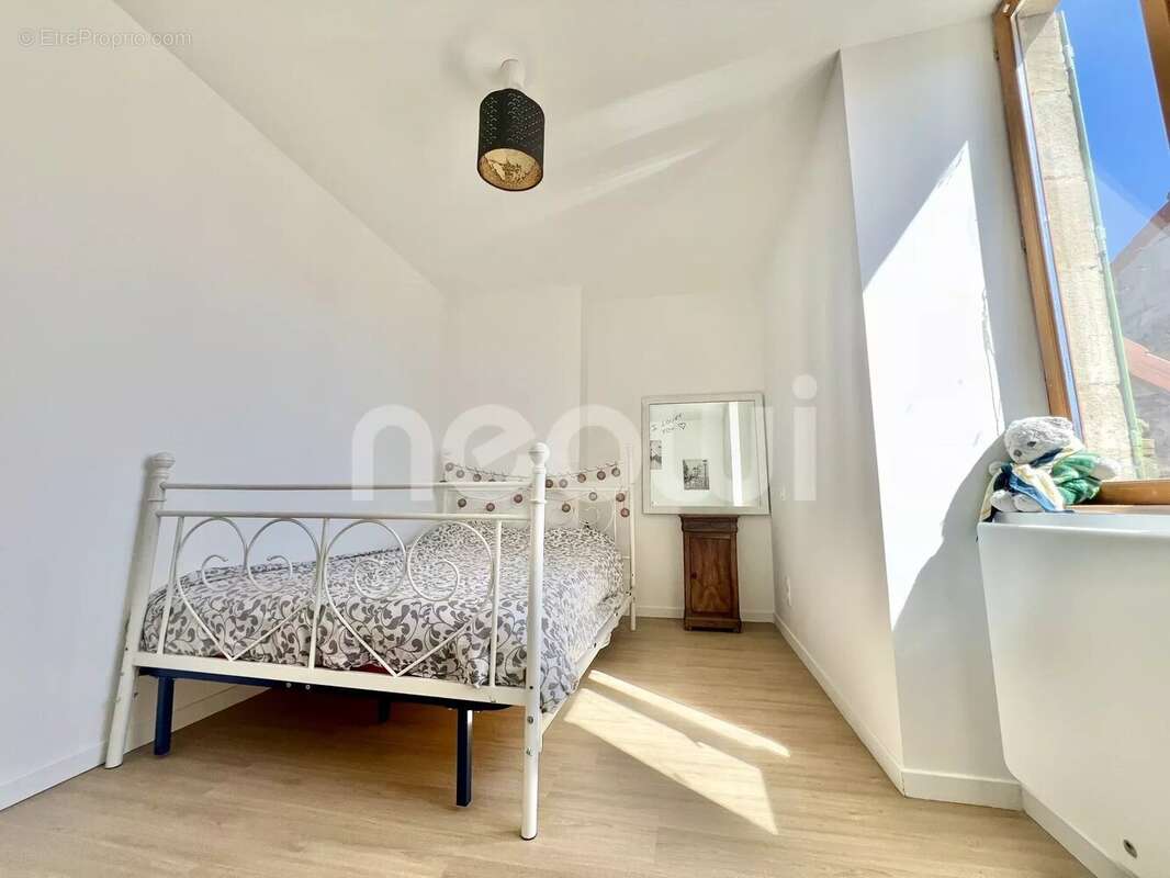 Maison à SAINT-AGOULIN