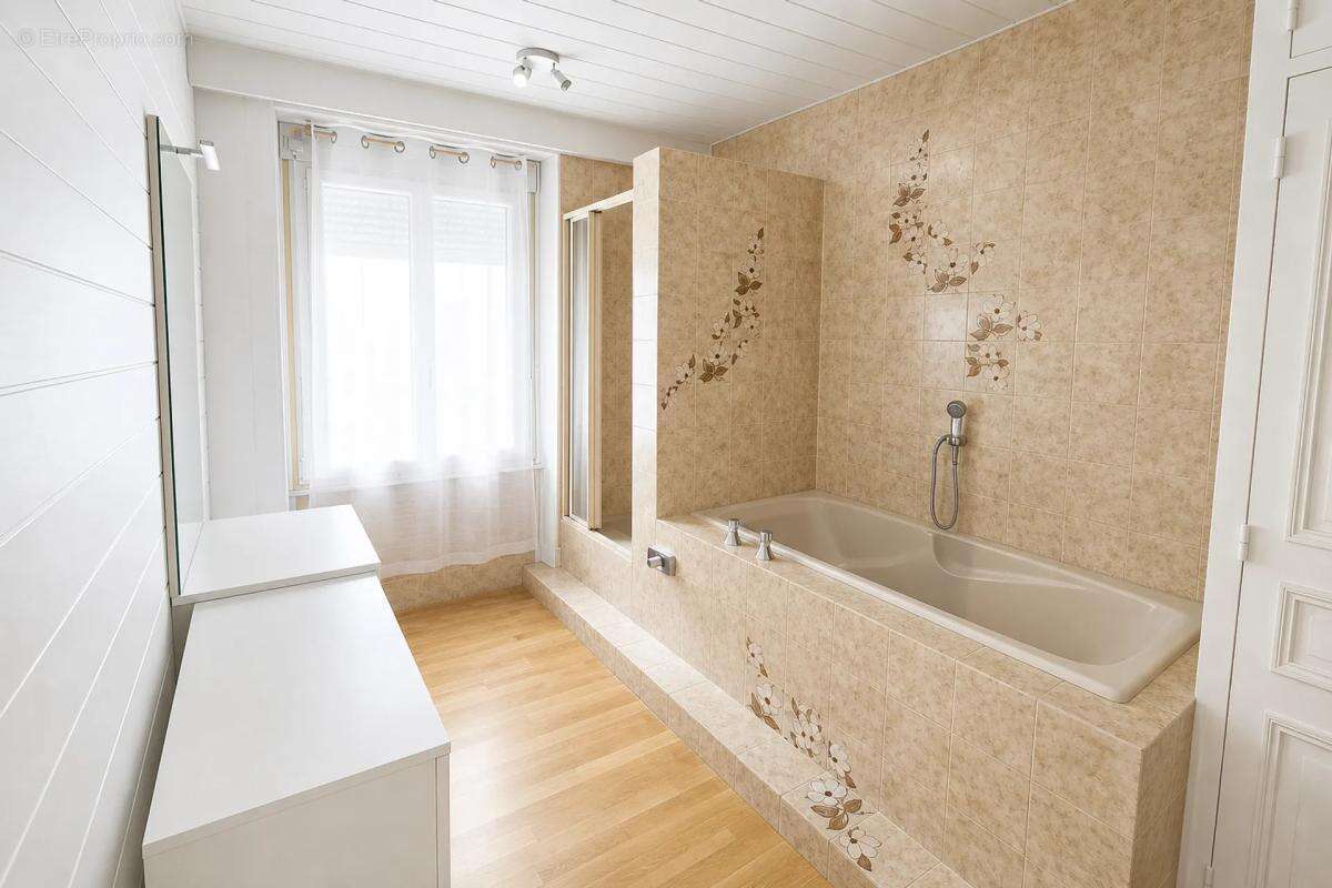 MONT-DORE – Maison de 140 m² sur 3 niveaux avec fort potentiel - photo 10