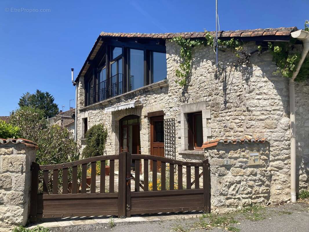Maison à FONTENILLE