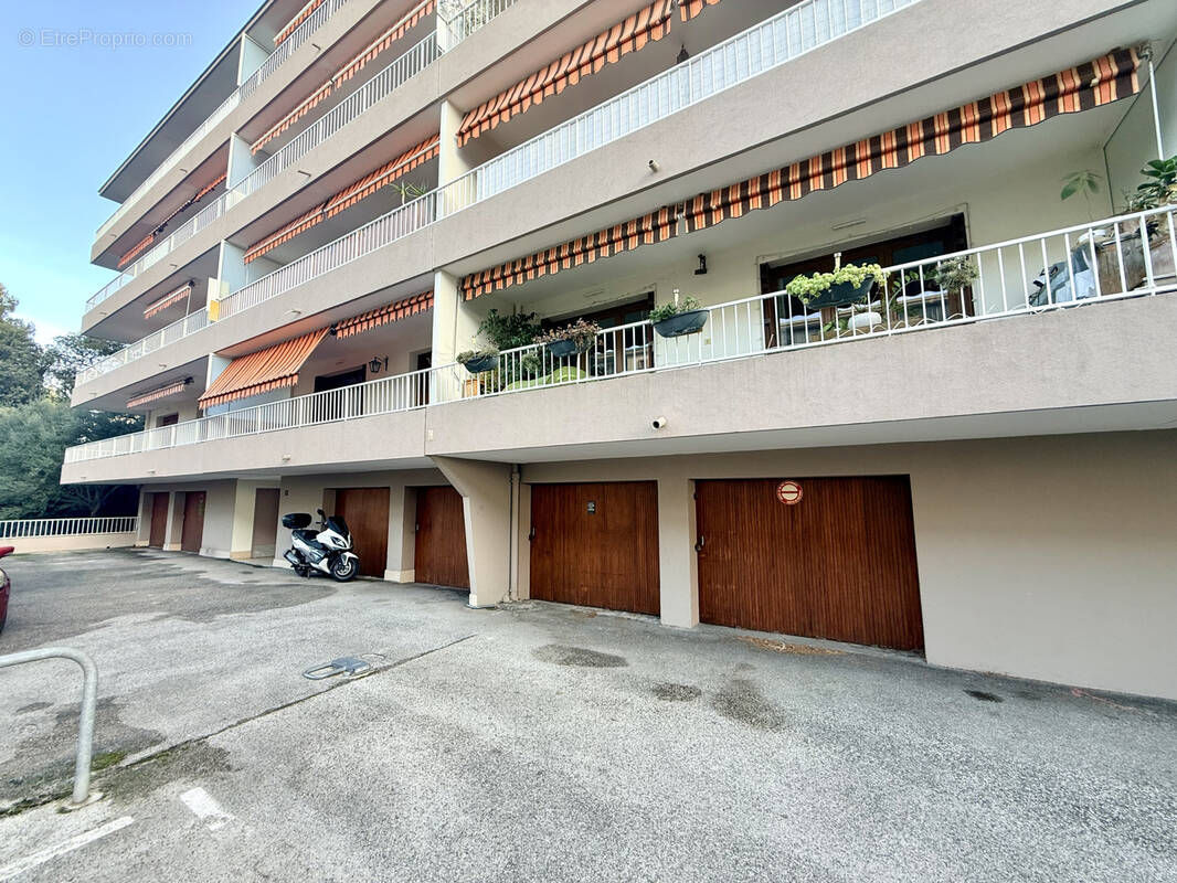 Parking à LA SEYNE-SUR-MER