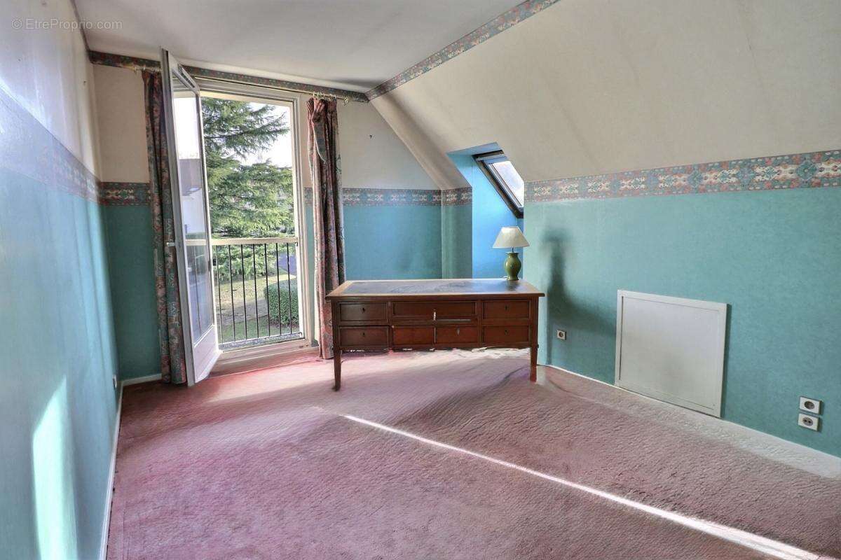 Maison à SAINT-NOM-LA-BRETECHE