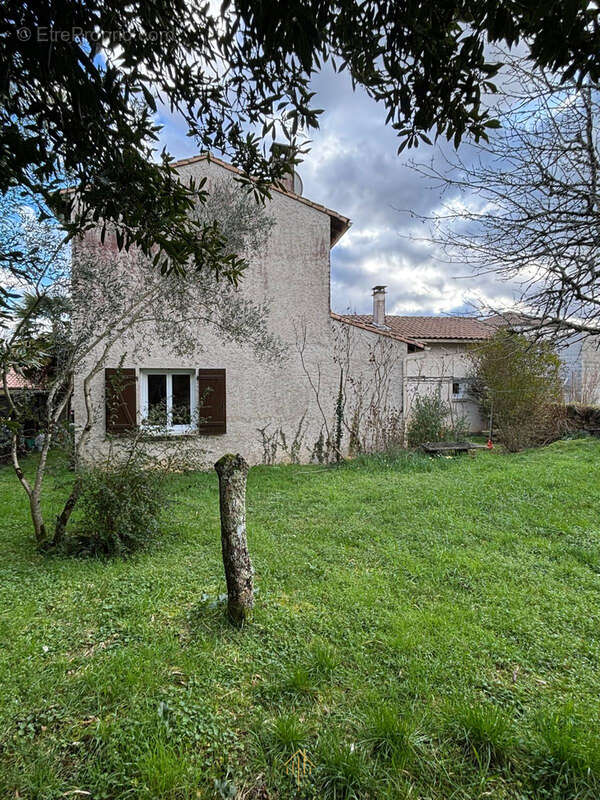 Maison à MORNAC