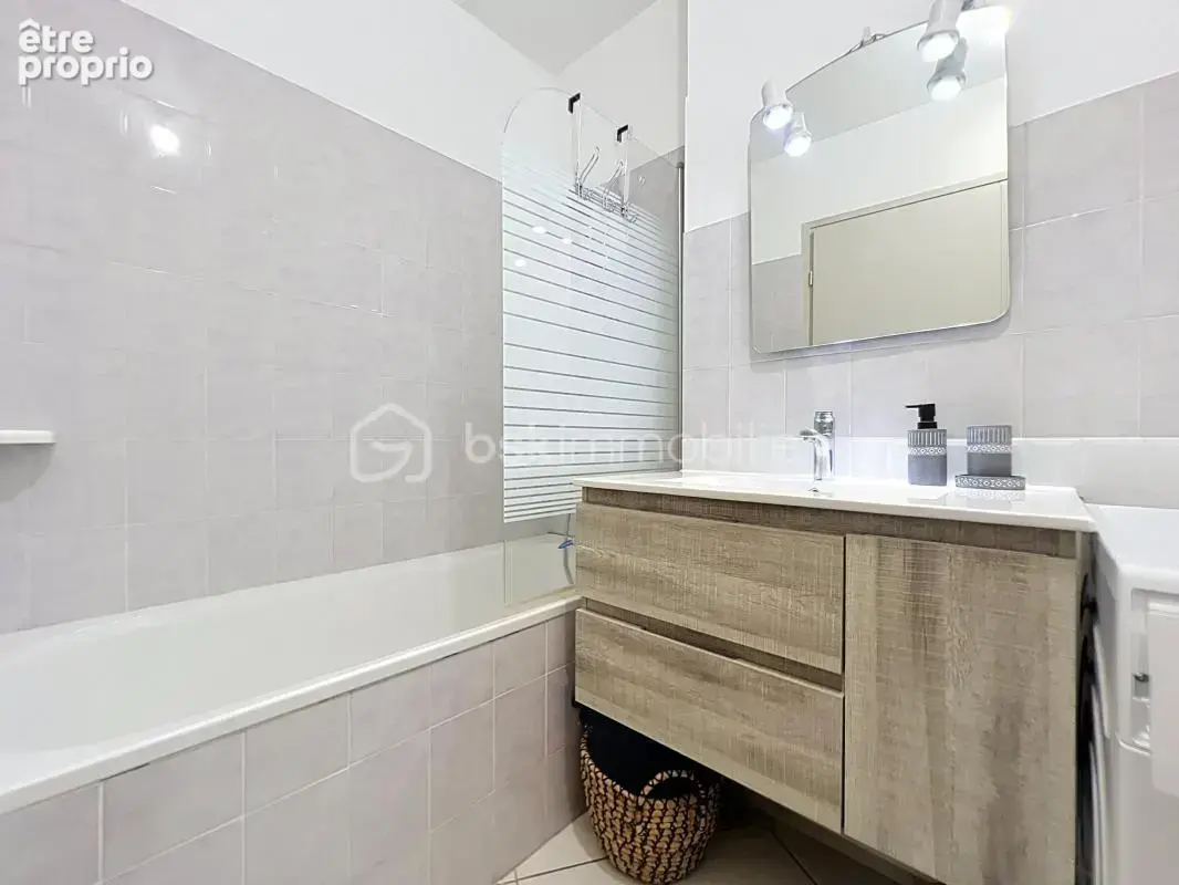 ***grenoble t2 de 51m2 un cocon en plein centre ville  dans rue calme*** - photo 17