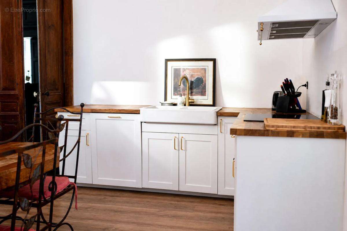 Maison de 360 m² à Neuville-sur-Ain - photo 5