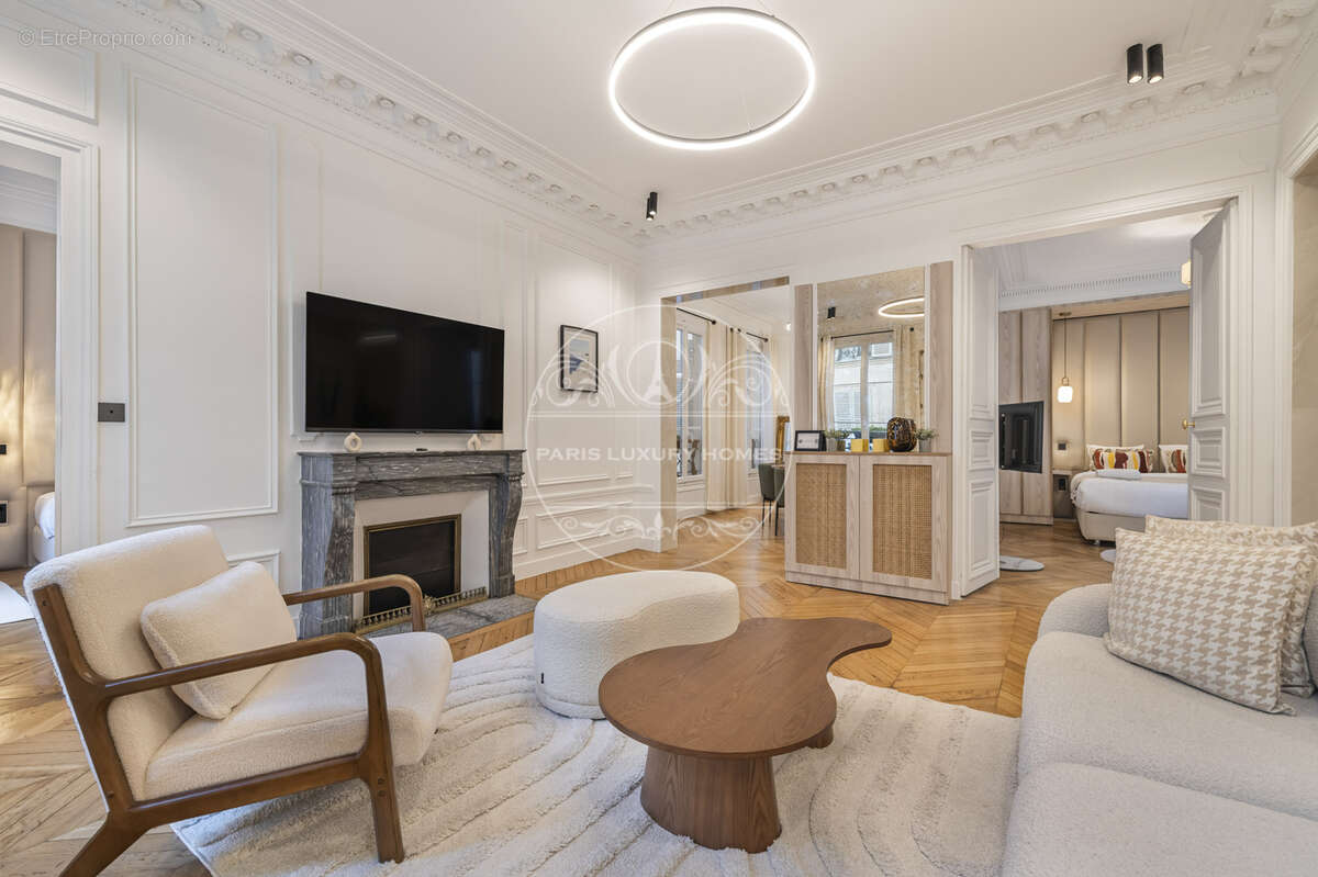 Appartement à PARIS-8E