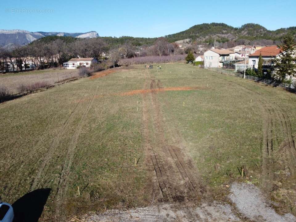 Terrain à LARAGNE-MONTEGLIN