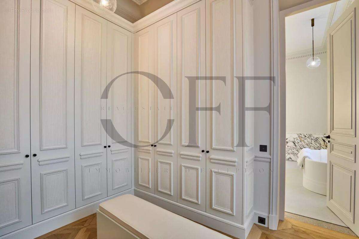 Appartement à PARIS-8E