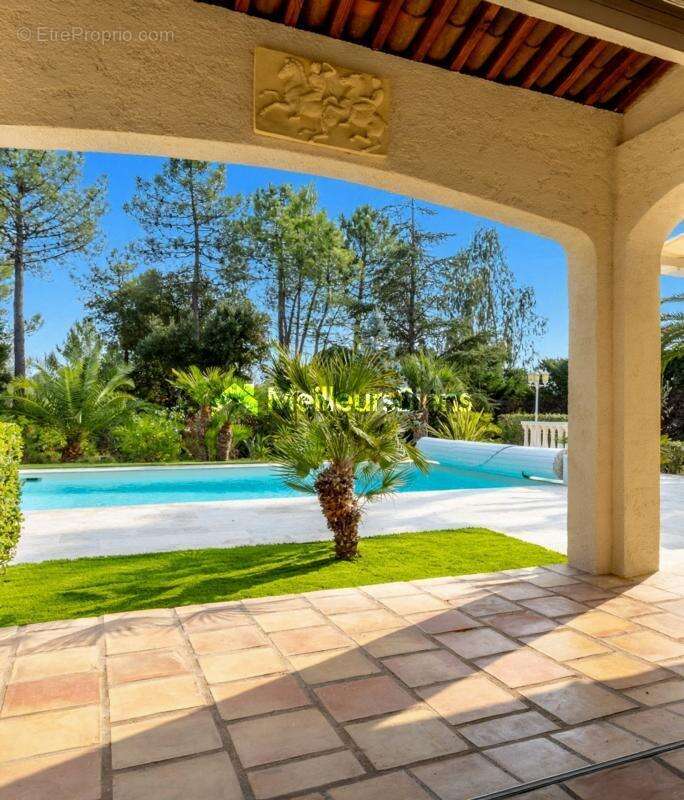 Maison à ROQUEBRUNE-SUR-ARGENS