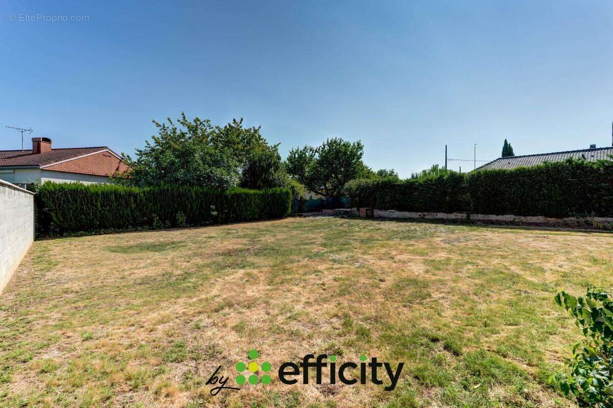 Terrain 517 m² à Saint-Priest  - photo 2