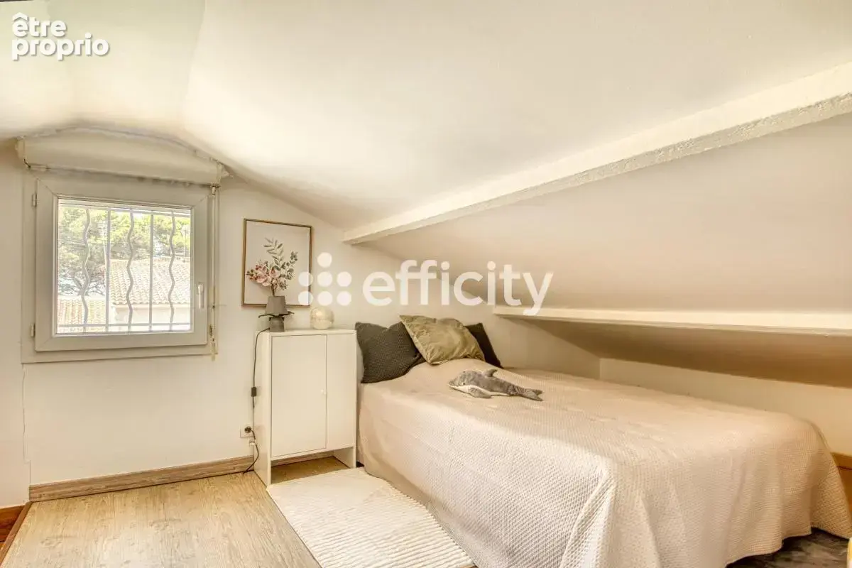 Maison 97 m² à Saint-Mitre-Les-Remparts  - photo 11