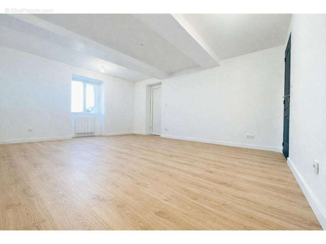 Appartement à OPTEVOZ