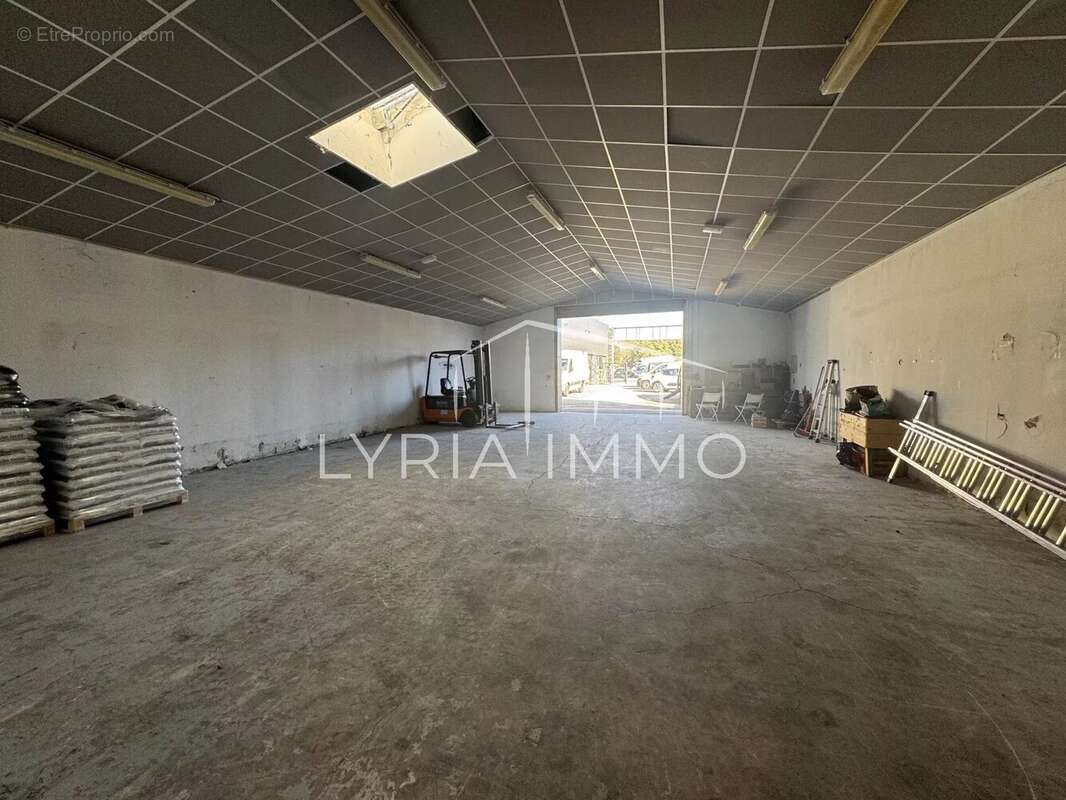 Commerce à LE MUY