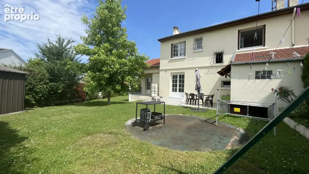 Photo Maison à Jouars-Pontchartrain au prix de 439 000€