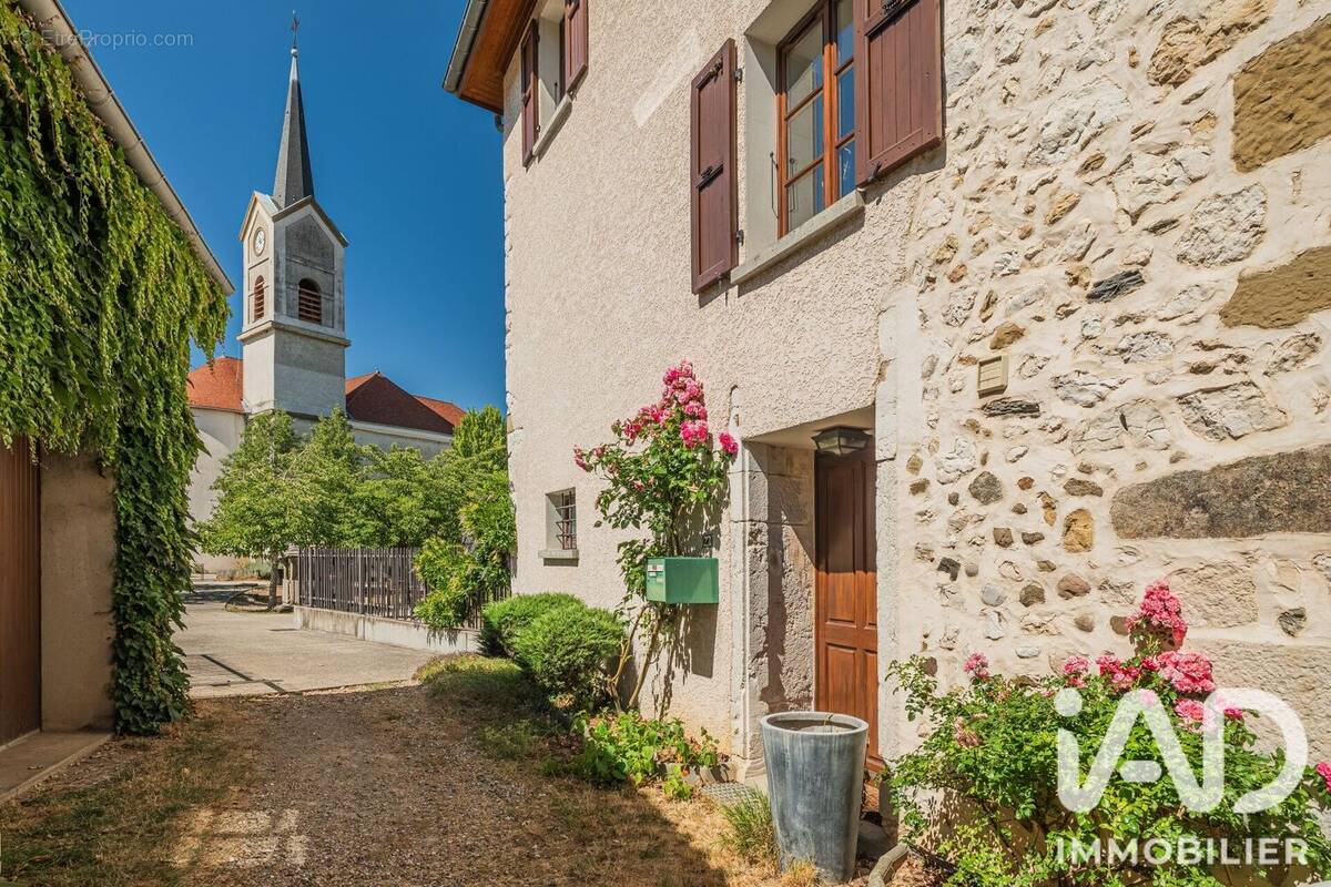 Photo 1 - Maison à SAINT-ETIENNE-DE-CROSSEY