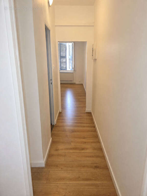 Appartement 30 m² à Varages  - photo 7