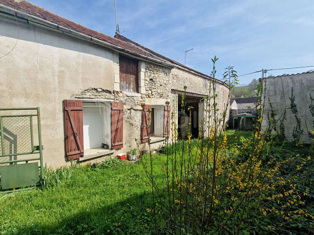 Maison à GY-L'EVEQUE