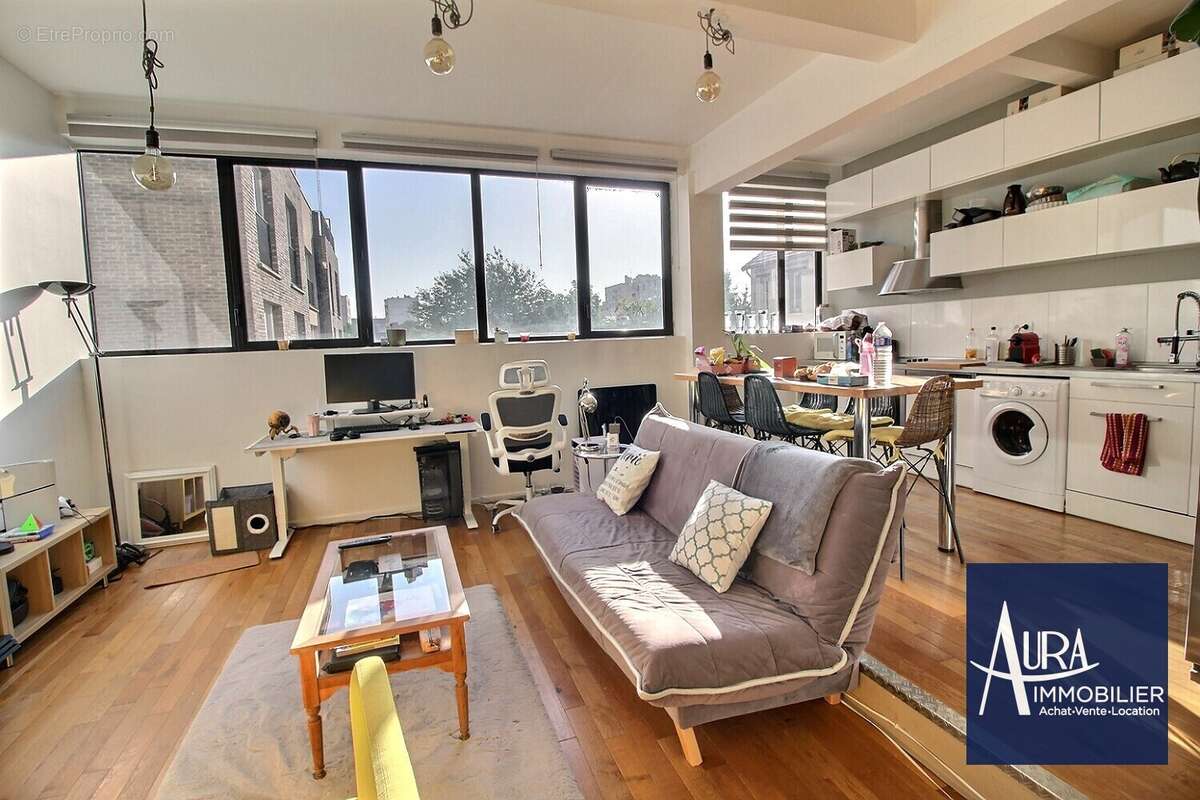 0_0010 - Commerce à LES LILAS