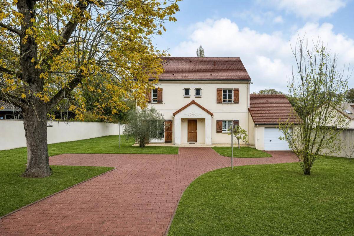 Maison à SAINT-LEGER-EN-YVELINES