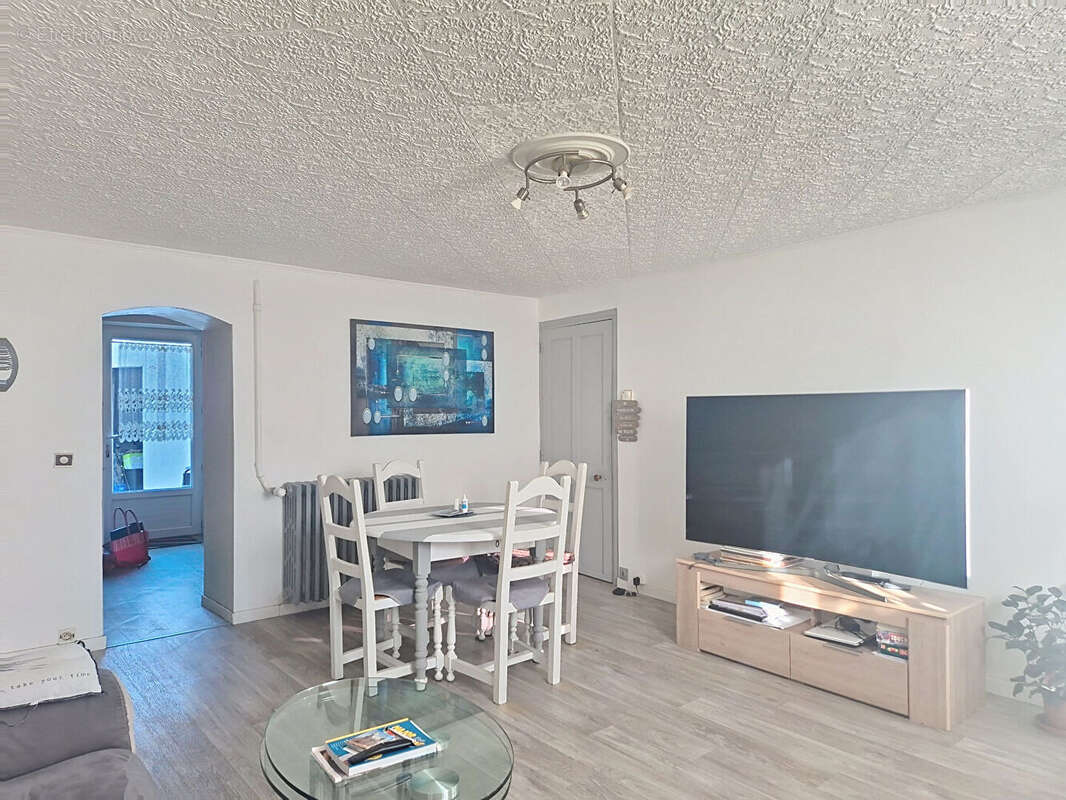 Maison à CHICHEBOVILLE