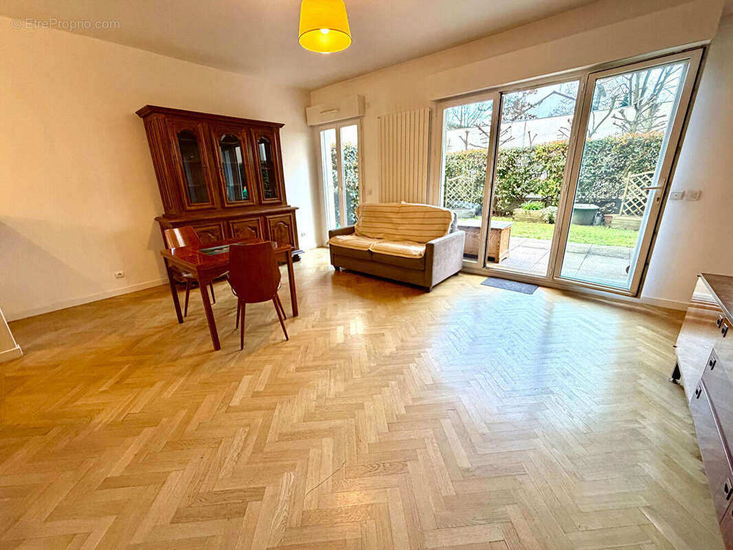 Appartement à LA GARENNE-COLOMBES