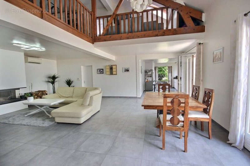 Maison à LA VILLE-DU-BOIS