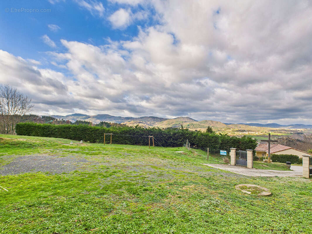 Maison à LE CRESTET