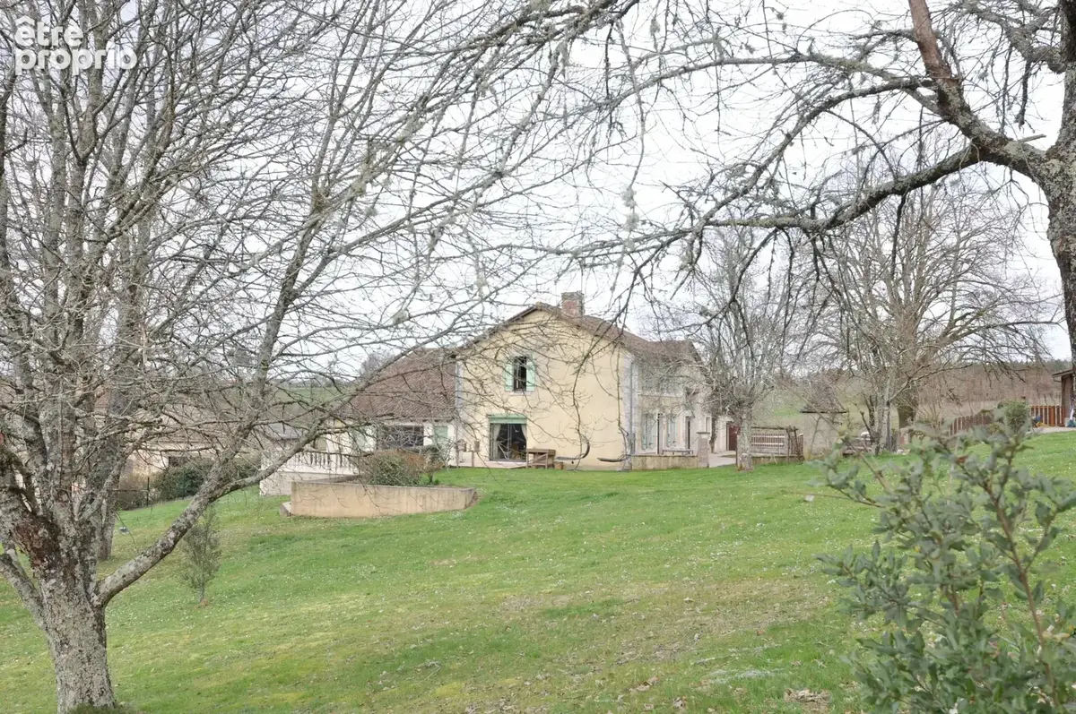 Propriété de 320 m² habitables, 7 chambres, terrain de 2,6 ha - photo 2