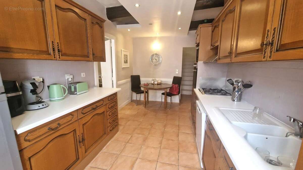 Maison de Village de 4 Chambres avec une Jolie Terrasse - photo 4