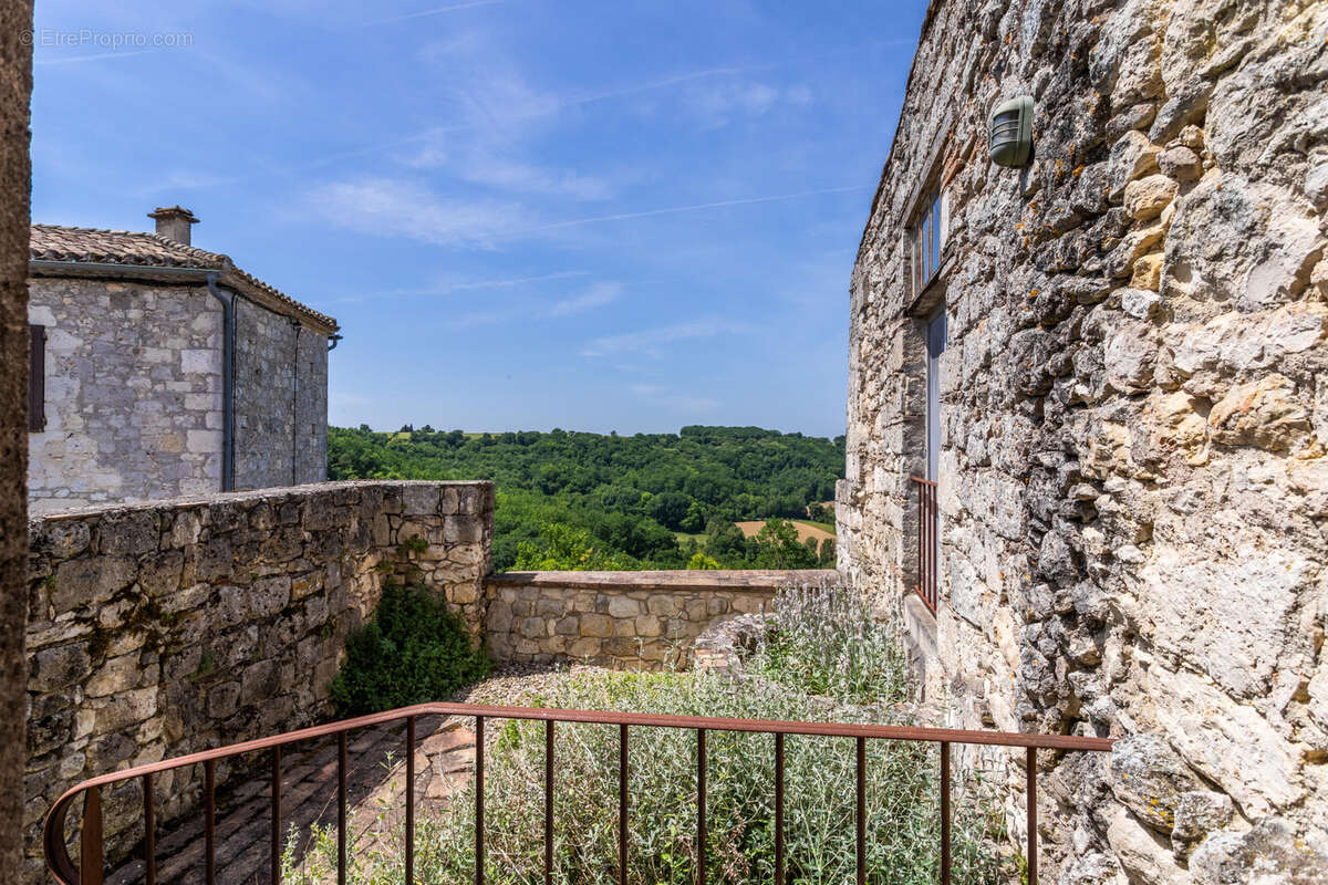 Maison à BEAUVILLE