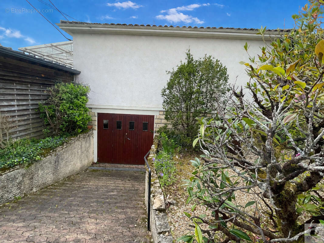 Maison   Quartier Hôpital, secteur très recherché, - photo 10