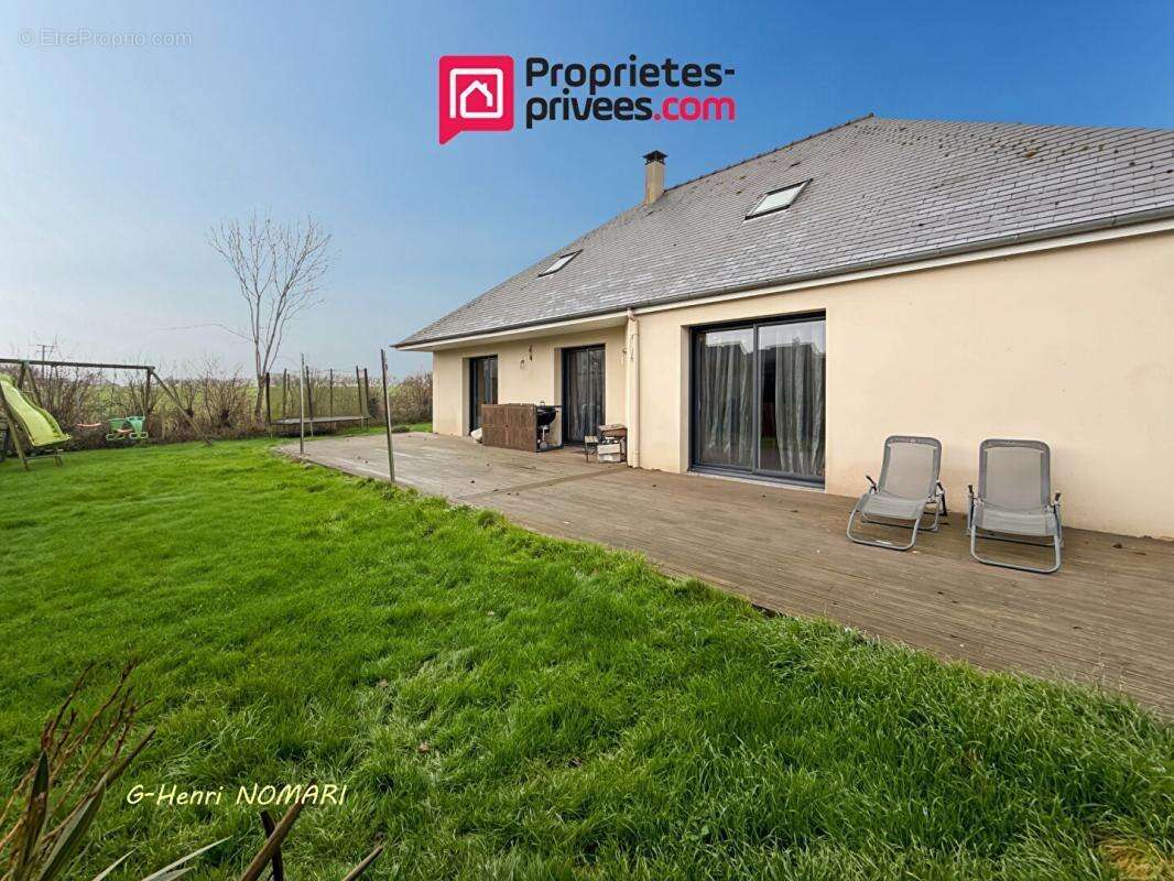 Maison à SAINT-JULIEN-DE-VOUVANTES