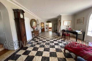 Maison 400 m² à Maisons-Laffitte  - photo 3