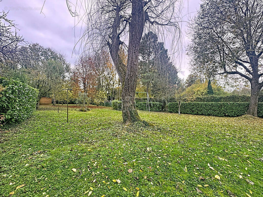 Terrain à VILLERS-SOUS-SAINT-LEU