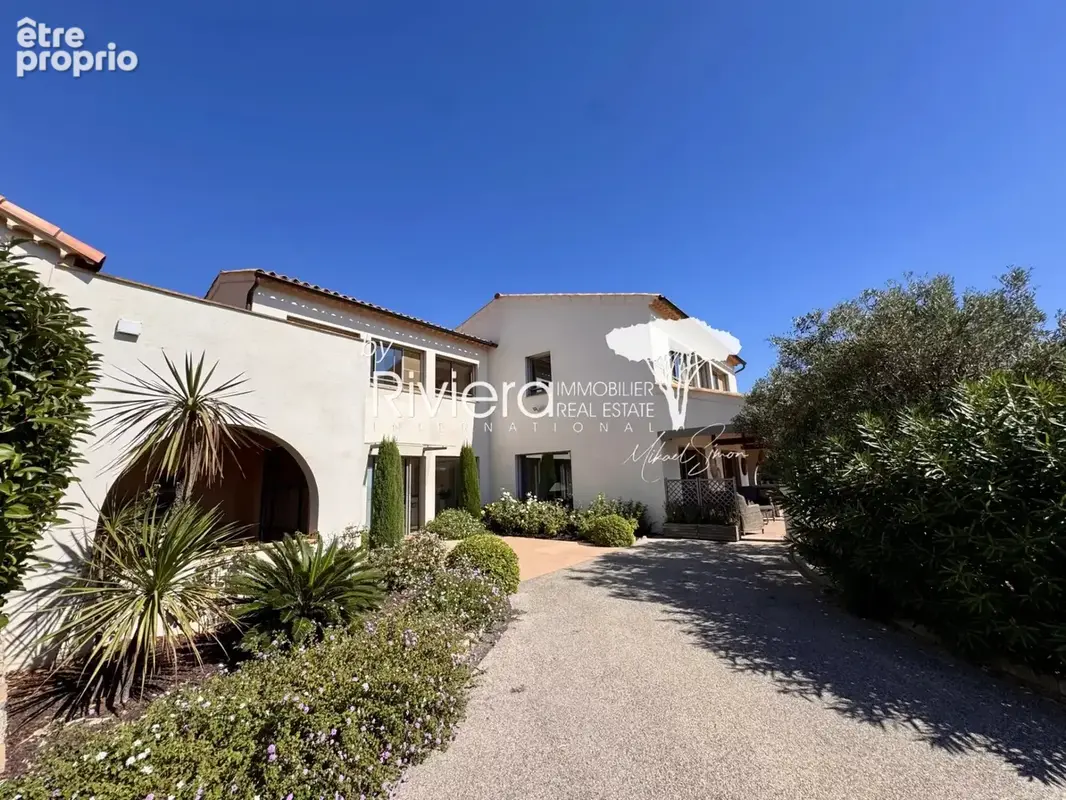 CAVALAIRE - Propriété 486m2 avec piscine et vue mer ! - photo 10