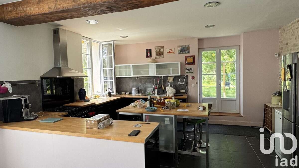 Maison 590 m² à Anais  - photo 5