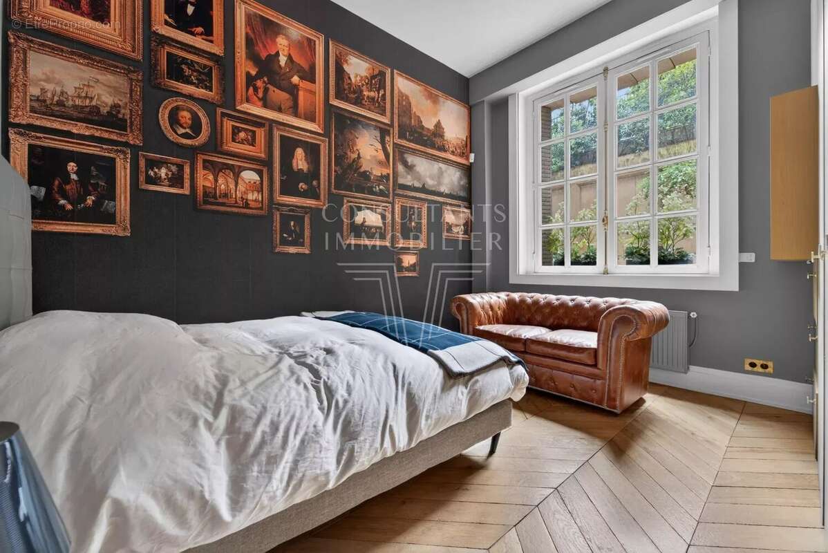 Appartement à PARIS-16E