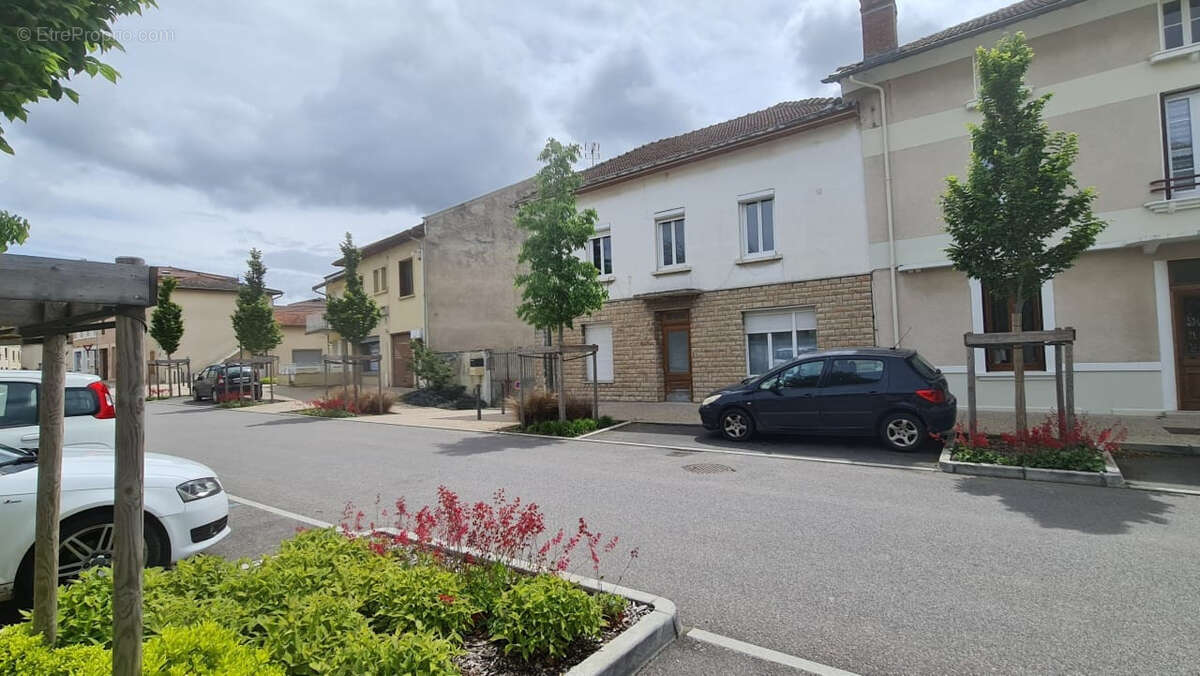 Appartement à EPINOUZE