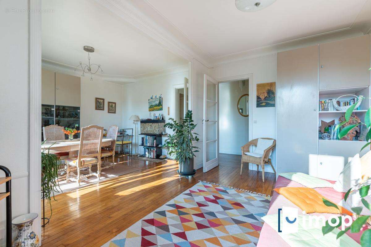 Appartement à PARIS-14E