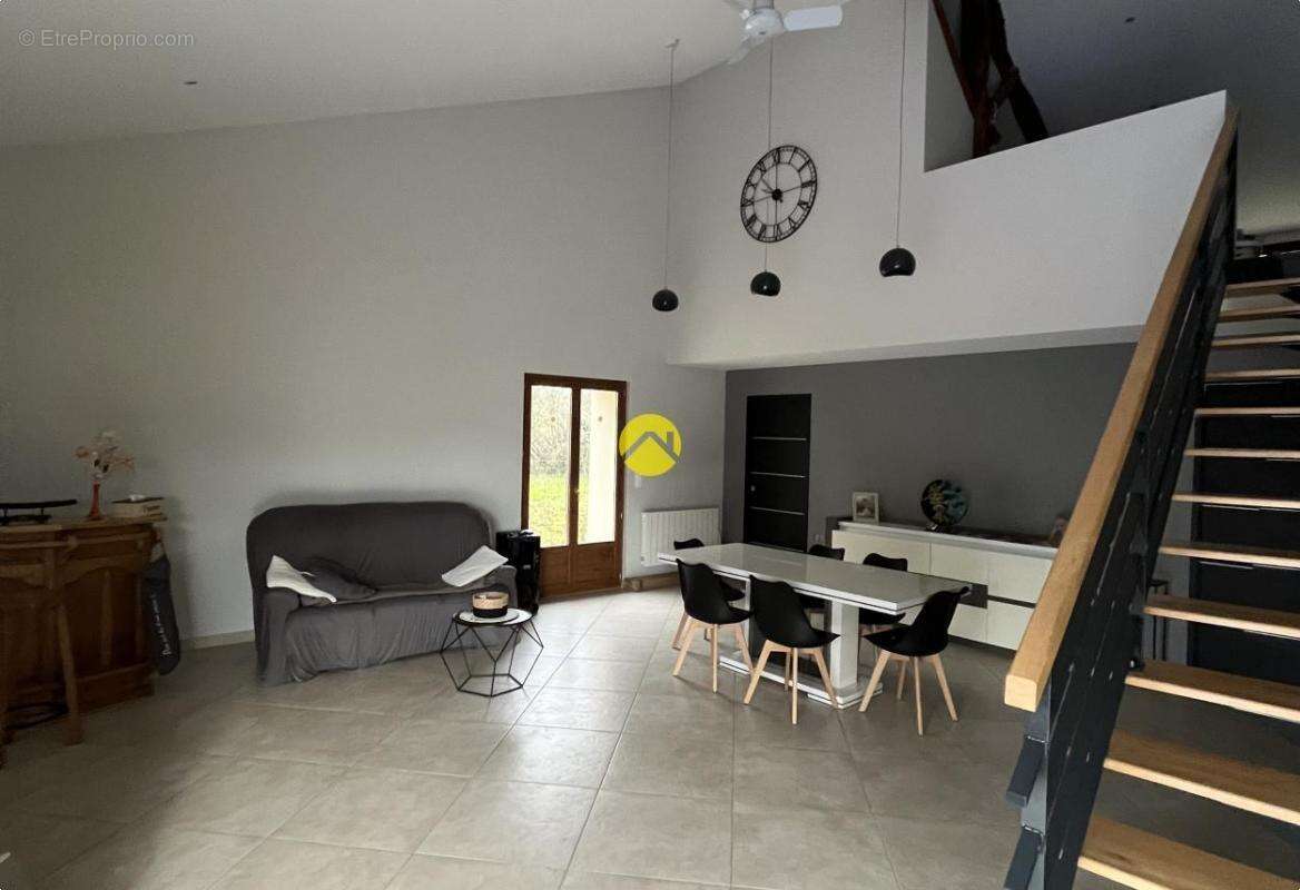 Maison à PUY-GUILLAUME