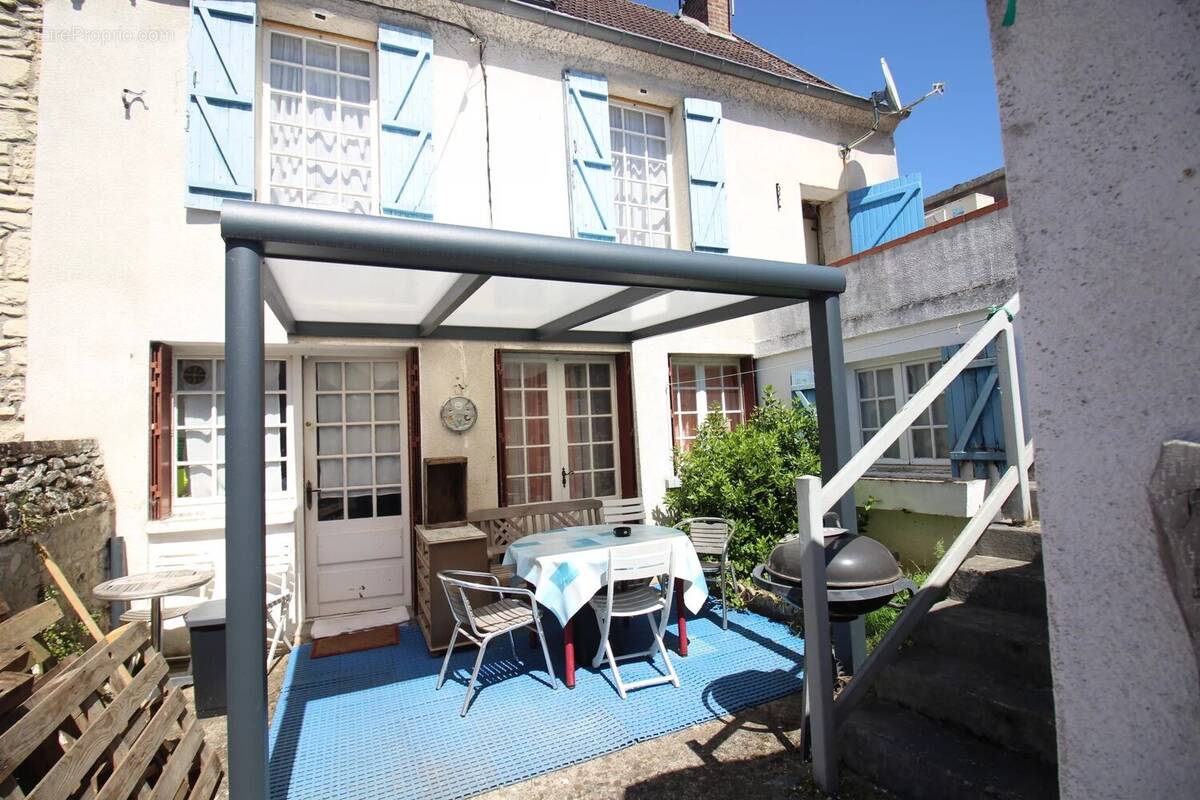 Maison à CIRES-LES-MELLO